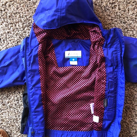 Girls Columbia Rain Jacket - Picture 2 of 3